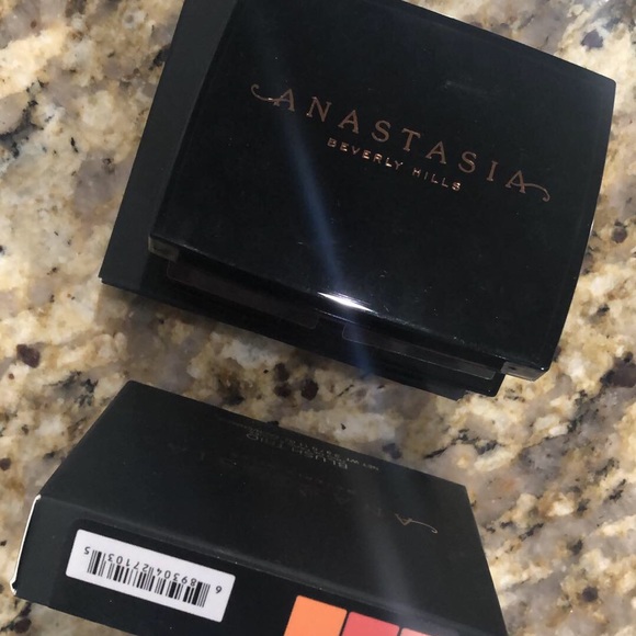 Makeup - Picture 5 of 5